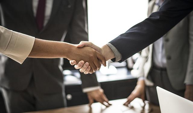 Loyalty Is Royalty: Ways to Earn Customer Loyalty (And More Money) Loyalty Is Royalty: Ways to Earn Customer Loyalty (And More Money)